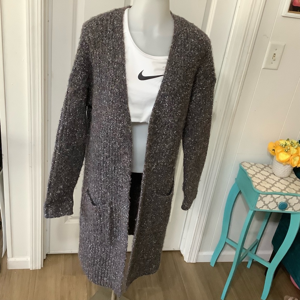 Universal tread Cardigan size Small